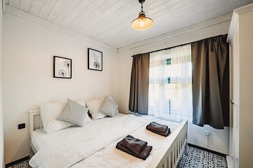 Rodinn� chalupa - z�mek �erven� Lhota - T�borsko