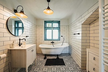 Rodinn� chalupa - z�mek �erven� Lhota - T�borsko