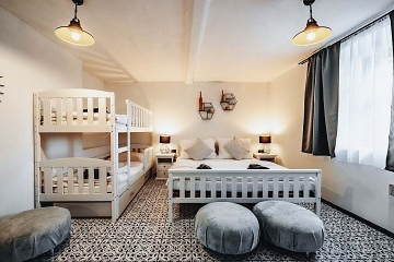 Rodinn� chalupa - z�mek �erven� Lhota - T�borsko