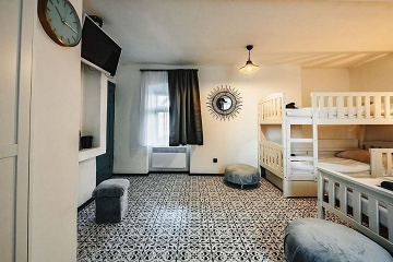 Rodinn� chalupa - z�mek �erven� Lhota - T�borsko