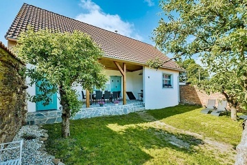 Rodinn� chalupa - z�mek �erven� Lhota - T�borsko