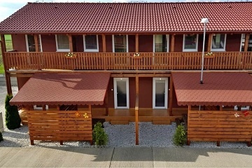 Chata s apartm�ny - term�ln� koupali�t� Vada�