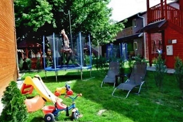 Chata s apartm�ny - term�ln� koupali�t� Vada�