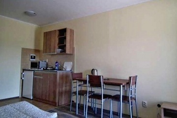 Chata s apartm�ny - term�ln� koupali�t� Vada�