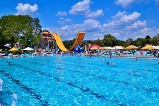 Chata s apartm�ny - term�ln� koupali�t� Vada�