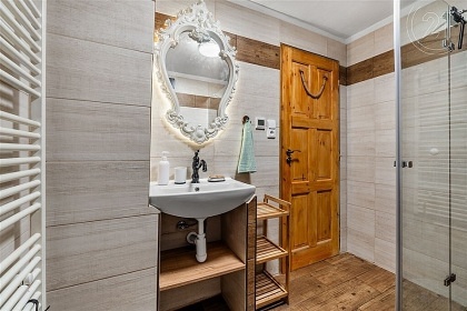 Chata u hradu Trosky - esk rj - Troskovice