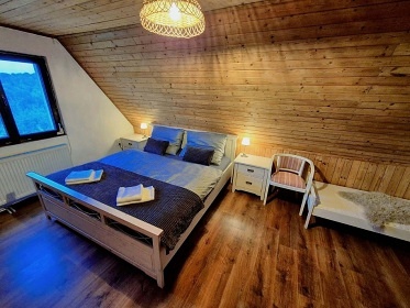 Chata u hradu Trosky - esk rj - Troskovice