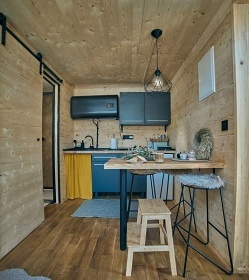 Chata a koupac� sud - rozhledna B�l� hora - Beskydy