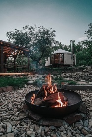 Glamp Jurta - biotop a sauna - Toulovcovy Ma�tale