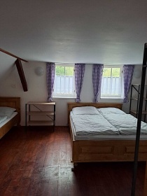Chalupa s baz�nem - Jizersk� hory a Krkono�e