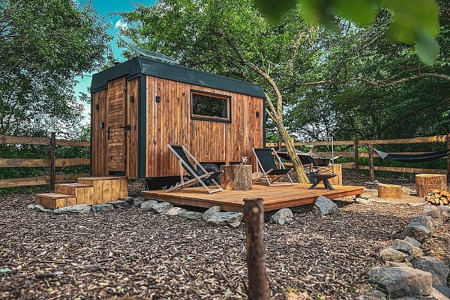 Maringotka u potoka Pulpit - glamping Hudice