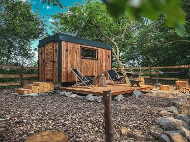 Maringotka u potoka Pulpit - glamping Hudice