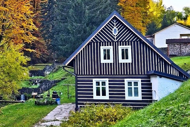 Roubenka u potoka - Krkono�e - �ern� hora
