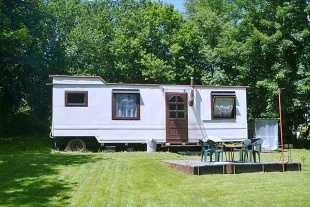 Nov� objekt: Chata u �eky Lu�nice - hrad Choustn�k - Vesce 2C-348