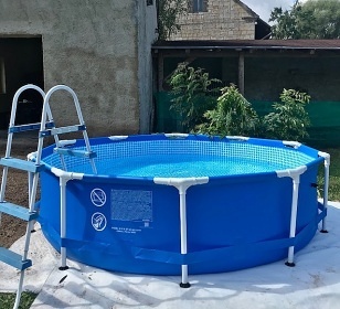 Chalupa s baz�nem - Krup� - CHKO K�ivokl�tsko