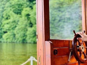 Glamping Hausbot na Vltav� - Hrad Zv�kov a Orl�k