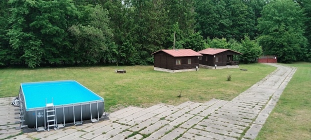 Chaty s bazénem - zámek Loučeň - Nymbursko