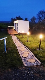 Tiny House Black Swallow - glamping Hostkovice
