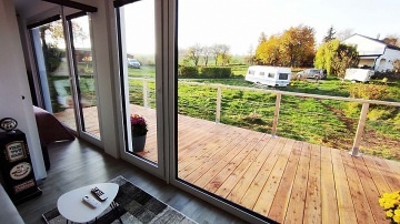 Tiny House Black Swallow - glamping Hostkovice