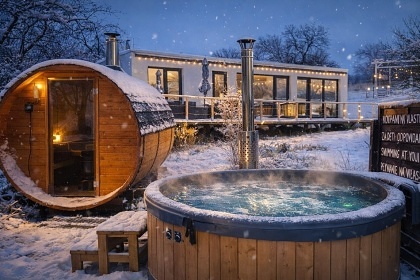 Glamping s wellness a baz�nem - Velk� T�nec