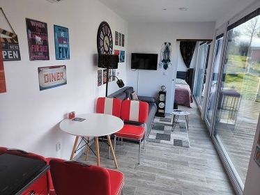 Glamping s wellness a baz�nem - Velk� T�nec