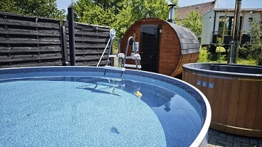 Glamping s wellness a bazénem - Velký Týnec