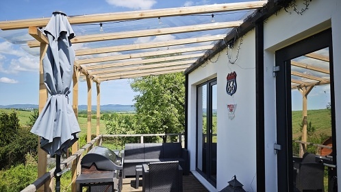 Glamping se saunou a baz�nem - Velk� T�nec