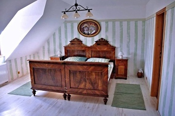 Jiho�esk� chalupa s baz�nem - Hrad Land�tejn