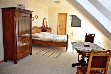 Jiho�esk� chalupa s baz�nem - Hrad Land�tejn