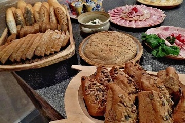 Jiho�esk� chalupa s baz�nem - Hrad Land�tejn