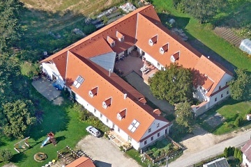 Jiho�esk� chalupa s baz�nem - Hrad Land�tejn