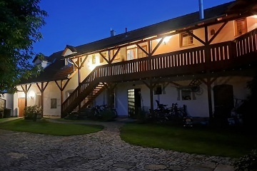 Jiho�esk� chalupa s baz�nem - Hrad Land�tejn