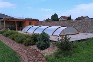 Jiho�esk� chalupa s baz�nem - Hrad Land�tejn