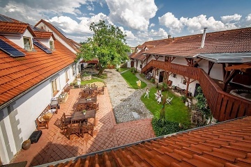 Jiho�esk� chalupa s baz�nem - Hrad Land�tejn