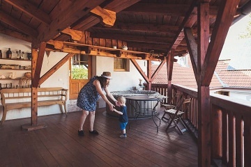 Jiho�esk� chalupa s baz�nem - Hrad Land�tejn