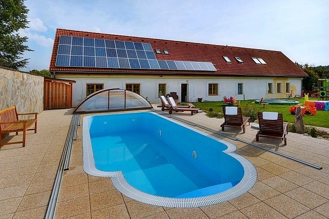 Jiho�esk� chalupa s baz�nem - Hrad Land�tejn