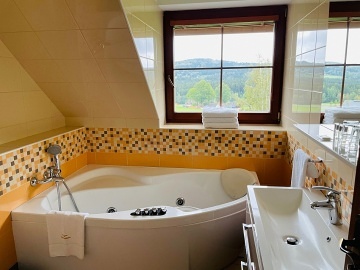 Chalupa na Blatin�ch - CHKO ���rsk� vrchy