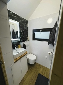 Glamping Lu�ick� hory - Tiny house Pansk� sk�la