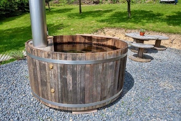 Chata a koupac� sud - glamping samota - Zl�nsko