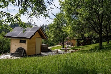 Chata a koupac sud - glamping na samot Zlnsko