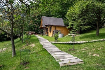Chata a koupac� sud - glamping samota - Zl�nsko