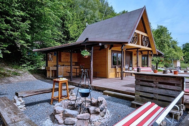 Chata a koupac� sud - glamping samota - Zl�nsko