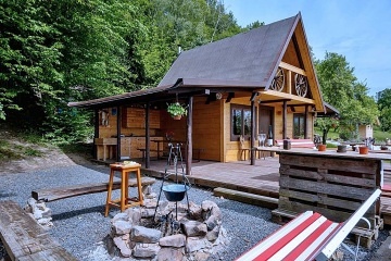 Chata a koupac� sud - glamping samota - Zl�nsko