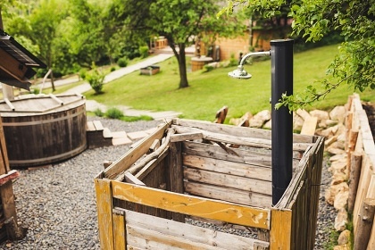 Chata a koupac� sud - glamping samota - Zl�nsko