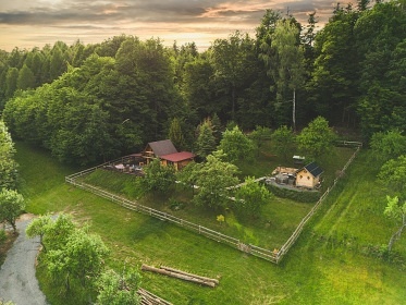 Chata a koupac� sud - glamping samota - Zl�nsko