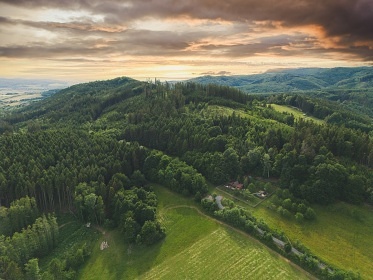 Chata a koupac� sud - glamping samota - Zl�nsko