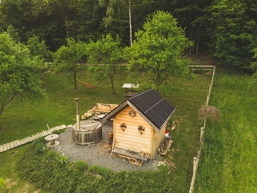 Chata a koupac� sud - glamping samota - Zl�nsko