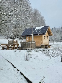 Chata a koupac� sud - glamping samota - Zl�nsko
