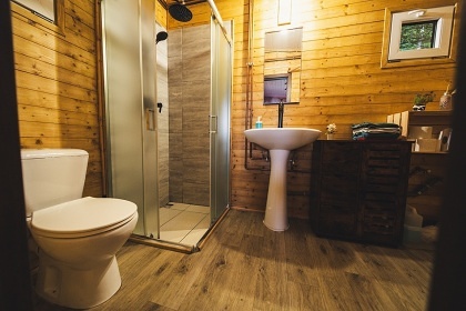 Chata a koupac� sud - glamping samota - Zl�nsko