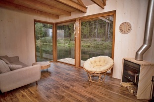 Glamping �esk� r�j - chata na rybn��ku - hrad Pecka